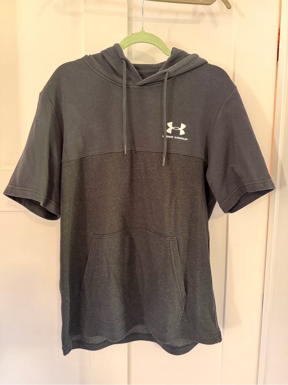 Men’s Under Armour LG Short-Sleeve Hooded Sweatshirt in Charcoal Black